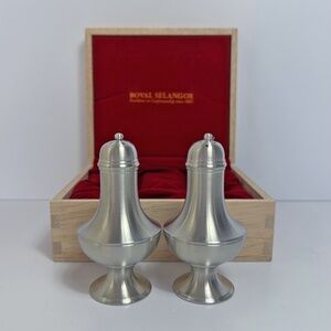 New in Wood Box Royal Selangor Pewter salt & pepper shakers